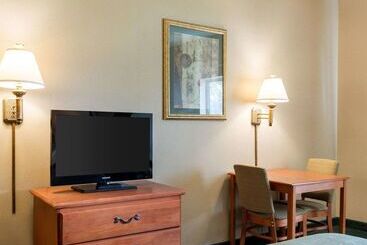 هتل Quality Inn Brookings University
