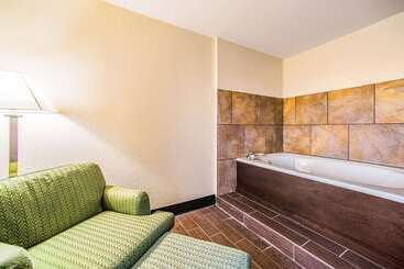 هتل Quality Inn Carbondale University Area