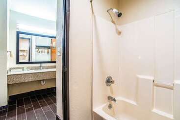 هتل Quality Inn Carbondale University Area