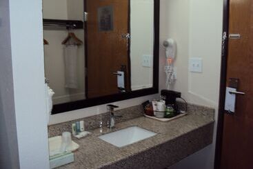 هتل Quality Inn Carbondale University Area