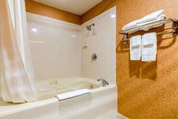 هتل Quality Inn Eureka Springs South