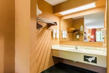 هتل Quality Inn Eureka Springs South