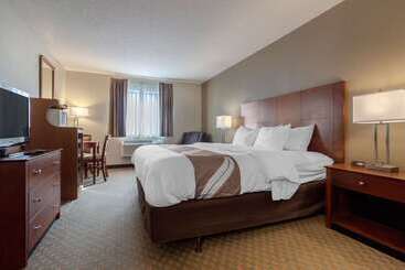 هتل Quality Inn Hays I70