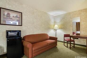هتل Quality Inn Hays I70