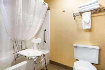 هتل Quality Inn I25