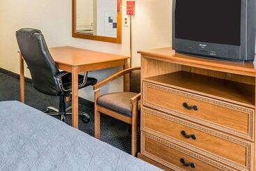 هتل Quality Inn I94 Near Wings Stadium
