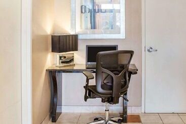 هتل Quality Inn Downtown