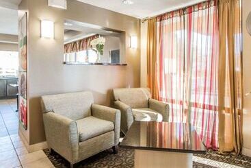 هتل Quality Inn Downtown