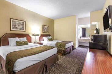 هتل Quality Inn Downtown