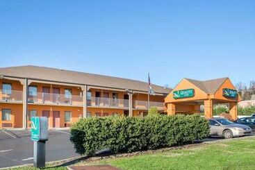 هتل Quality Inn Downtown