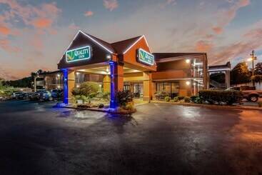 هتل Quality Inn Downtown