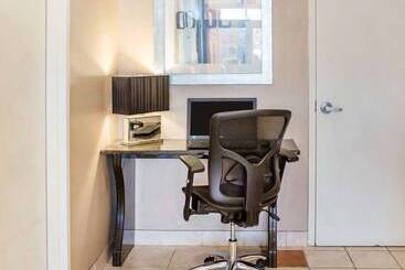 هتل Quality Inn Downtown