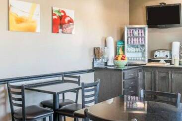 هتل Quality Inn Downtown