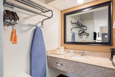 هتل Quality Inn Downtown