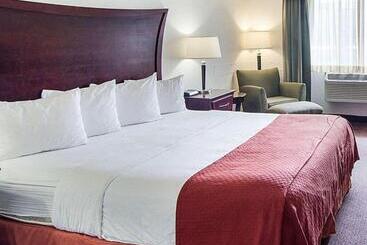 هتل Quality Inn