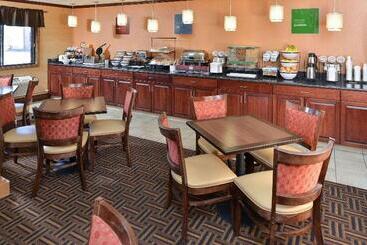 هتل Quality Inn