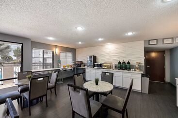 هتل Quality Inn & Suites Dfw Airport South