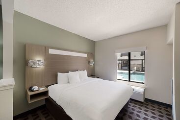 هتل Quality Inn & Suites Dfw Airport South