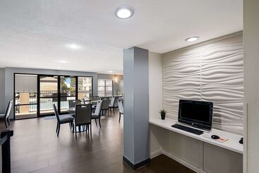 هتل Quality Inn & Suites Dfw Airport South