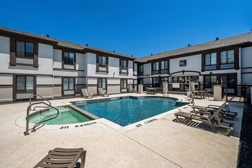 هتل Quality Inn & Suites Dfw Airport South