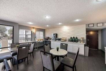 هتل Quality Inn & Suites Dfw Airport South