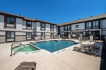 هتل Quality Inn & Suites Dfw Airport South