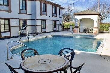 هتل Quality Inn & Suites Dfw Airport South