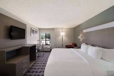 هتل Quality Inn & Suites Dfw Airport South
