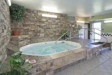 هتل Quality Inn & Suites