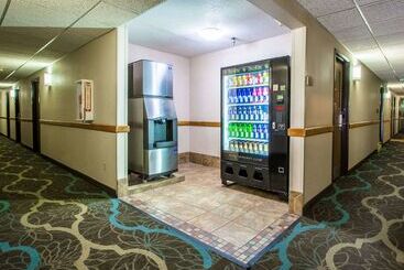 هتل Quality Inn & Suites University