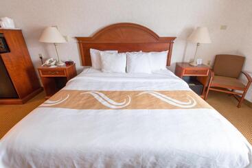فندق Quality Inn & Suites University