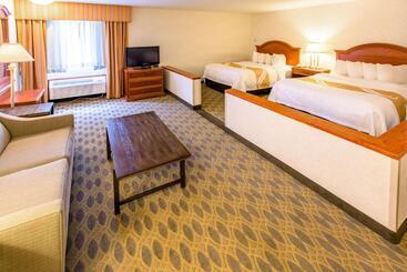 هتل Quality Inn & Suites University