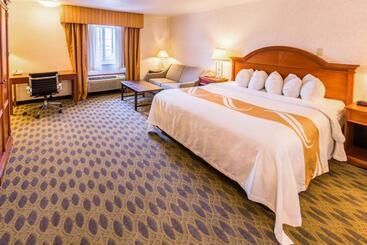 هتل Quality Inn & Suites University