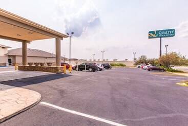 هتل Quality Inn & Suites University