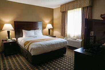 هتل Quality Inn & Suites Watertown Near Prairie Lakes Ice Arena