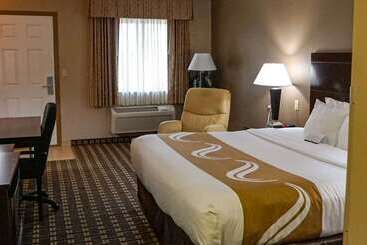 هتل Quality Inn & Suites Watertown Near Prairie Lakes Ice Arena