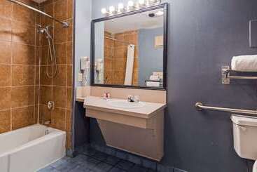 هتل Quality Inn & Suites Fayetteville I 95