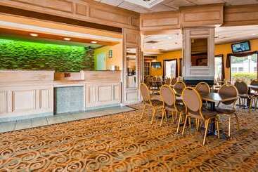 هتل Quality Inn & Suites Fayetteville I 95