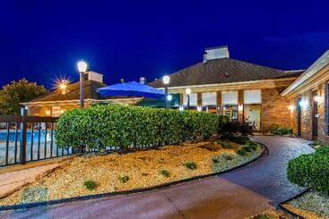 هتل Quality Inn & Suites Fayetteville I 95