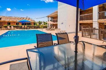 هتل Quality Inn & Suites Fayetteville I 95