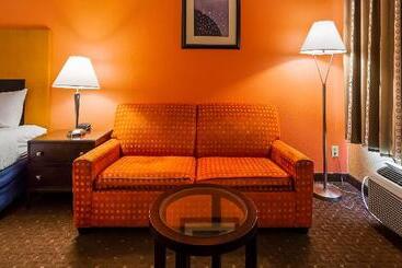 هتل Quality Inn & Suites Fayetteville I 95
