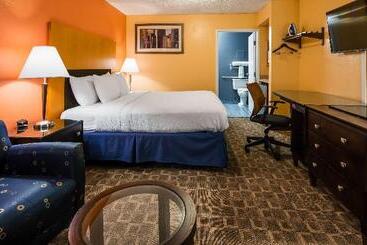 هتل Quality Inn & Suites Fayetteville I 95