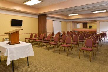 هتل Quality Inn & Suites Fayetteville I 95