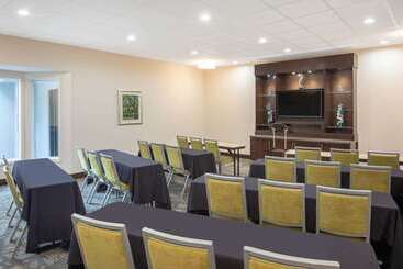 هتل Wingate By Wyndham Valdosta/moody Afb
