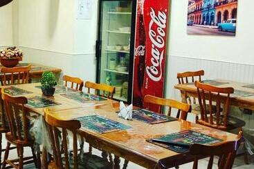 هاستل Hostal Del Tuto