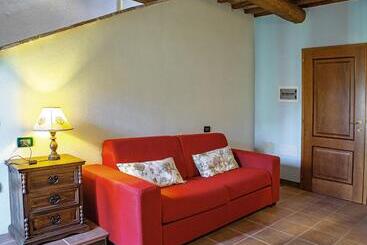 هتل Agriturismo Contea Di Val D'amone