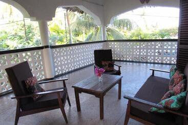تختخواب و صبحانه Furaha Lodge