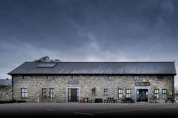 بنسيون Lough Derg House & The Lake Cafe