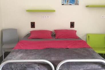 هاستل Auberge De Poé