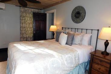 هتل Sapodilla House